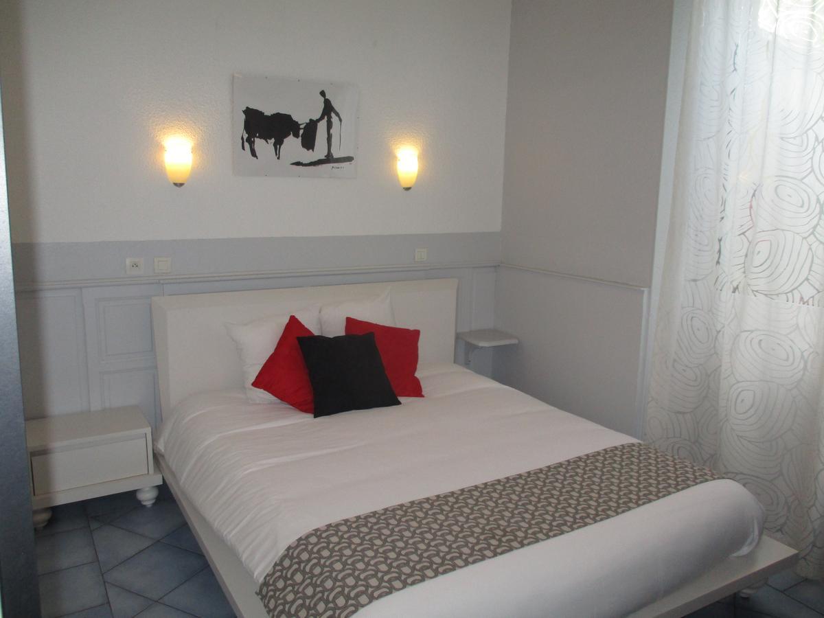 hôtel la tour des fées Quissac  Extérieur photo